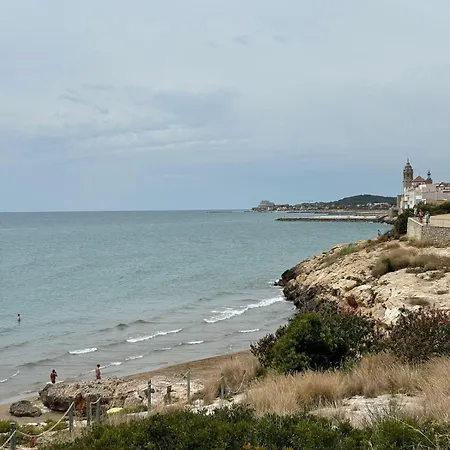 Quiet In Center Steps From Sitges