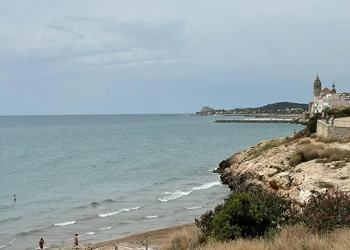 Quiet In Center Steps From Sitges